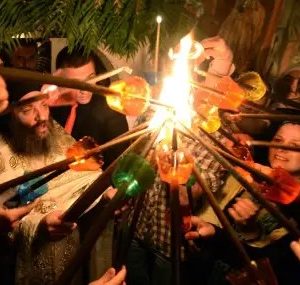 Благодатният огън слезе в църквата „Гроб Господен“ в Йерусалим