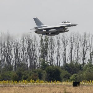 Вторият български самолет F-16 Block 70 пристигна в България