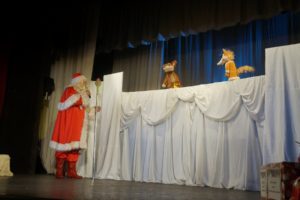 Община „Тунджа“ подари на децата „Коледно веселие“