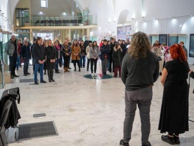 Ямбол и светът на маските: изложбата на Моника и Методи Попови в „Безистен“